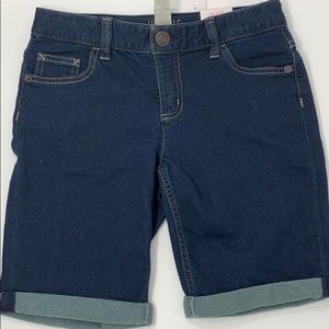 Girl’s Bermuda shorts. Justice brand
